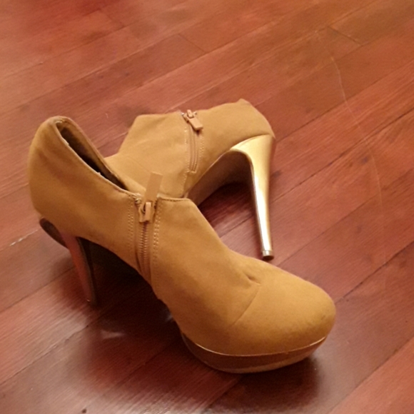 Gold suede platform pumps - Picture 4 of 4